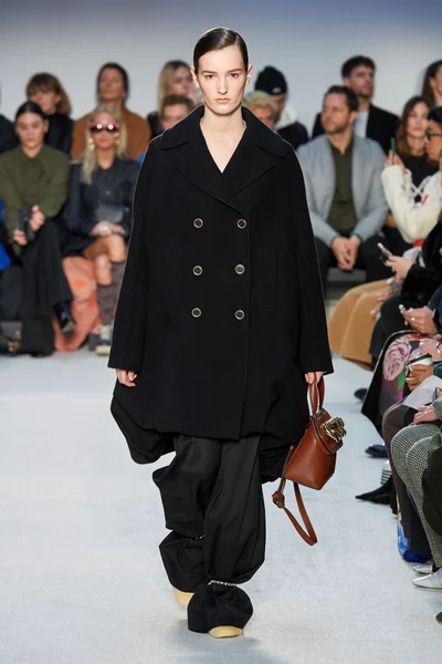 Look 10
